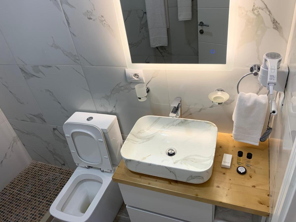 Belux Hotel Tirana Eksteriør billede